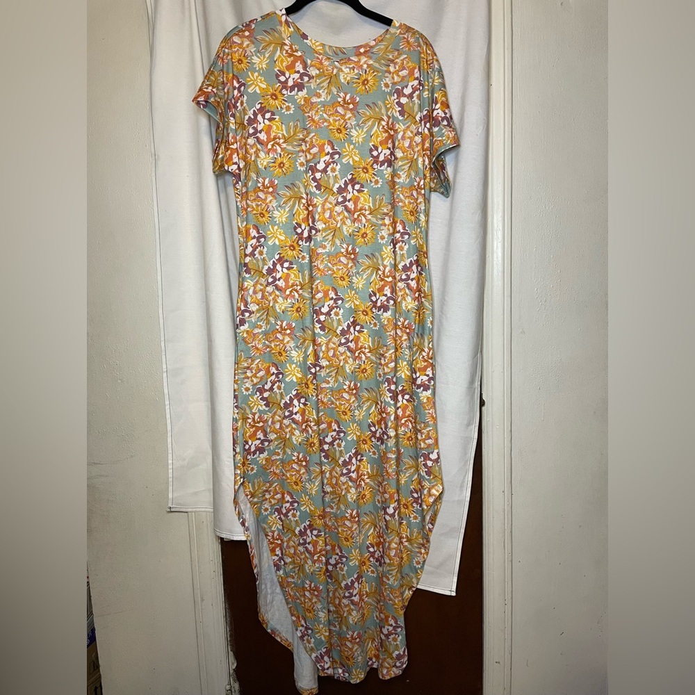 NWOT Muticolor Floral Short Sleeve T-Shirt Dress Crew Neck Tunic Dress Size L